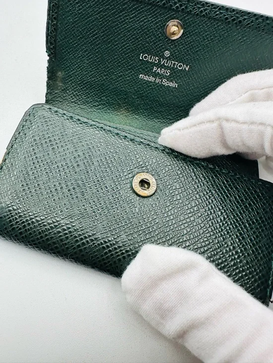 Louis Vuitton Taiga Key / Card Holder - Picture 2 of 11